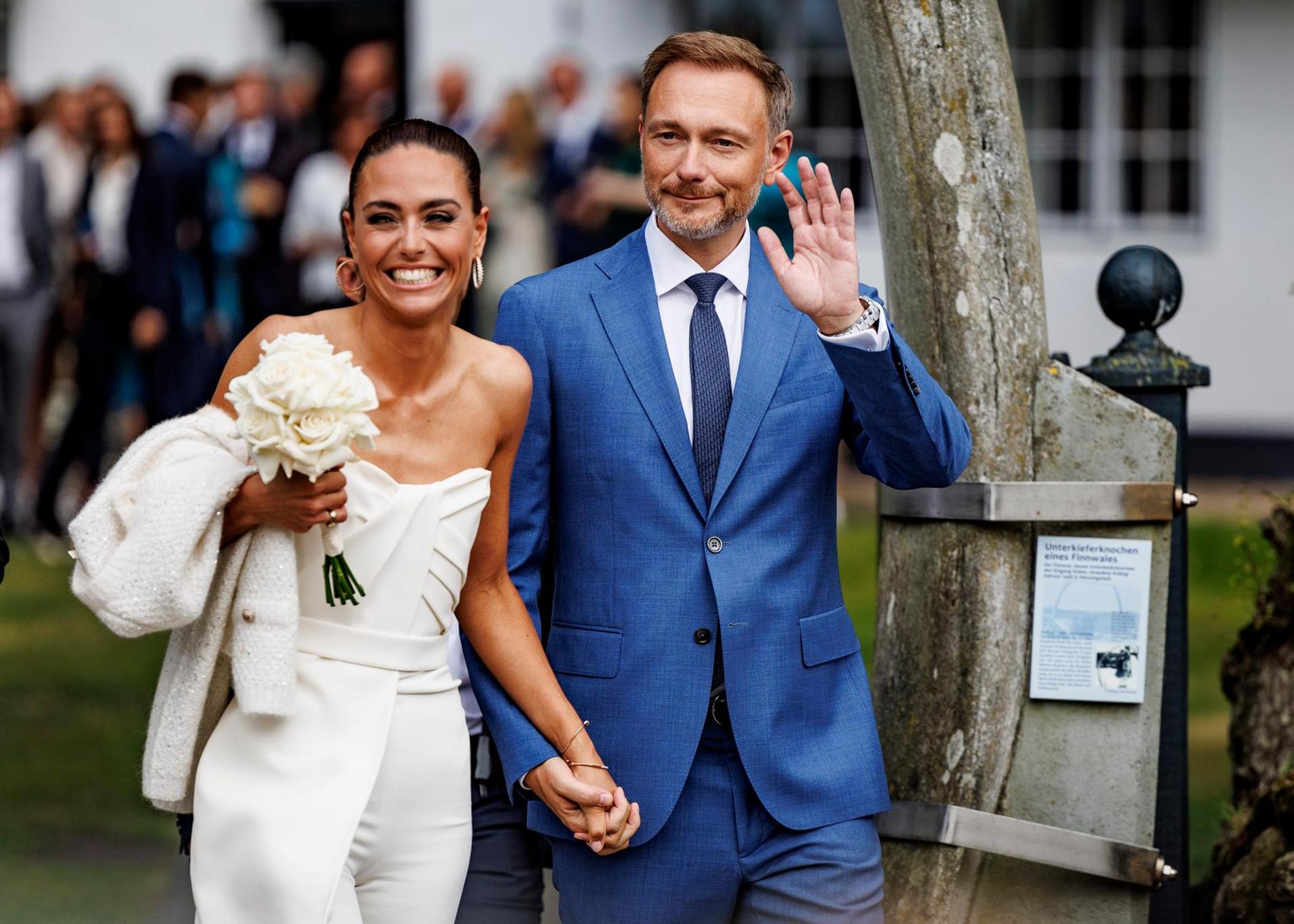 Lindner Franca winkt
