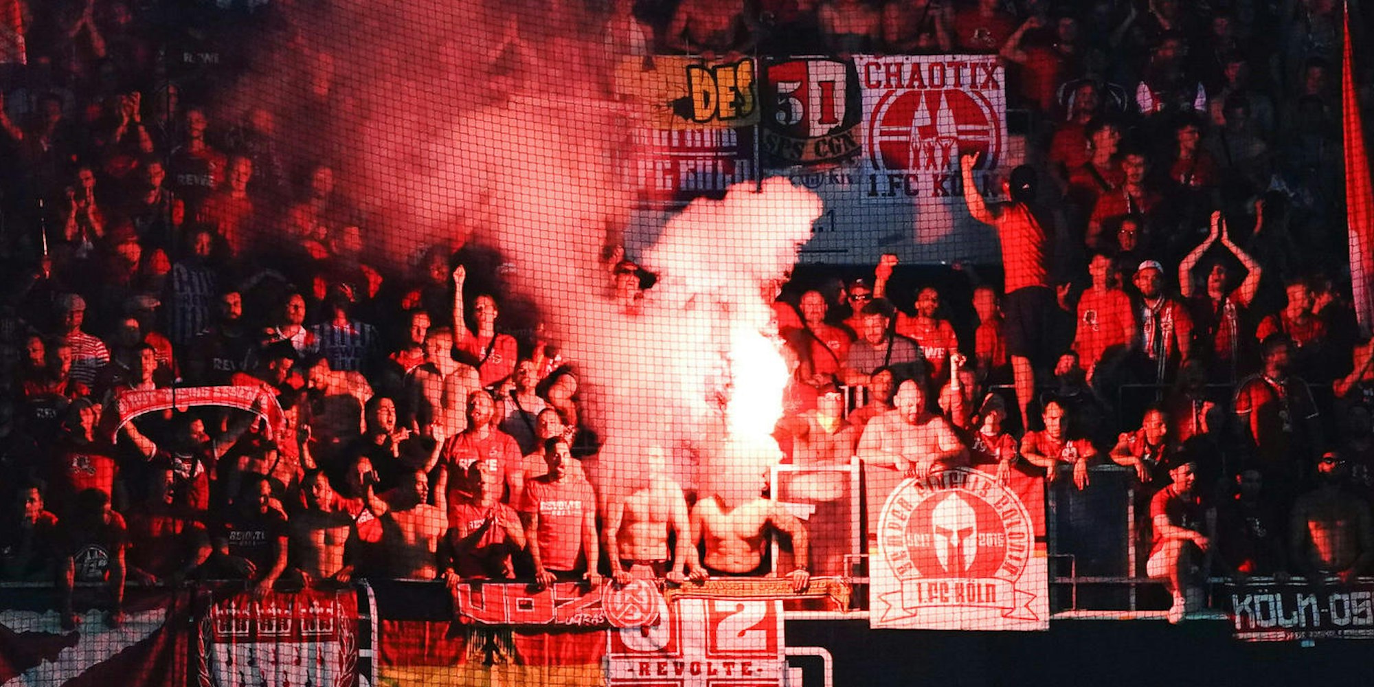 Nizza Bengalo in FC-Kurve