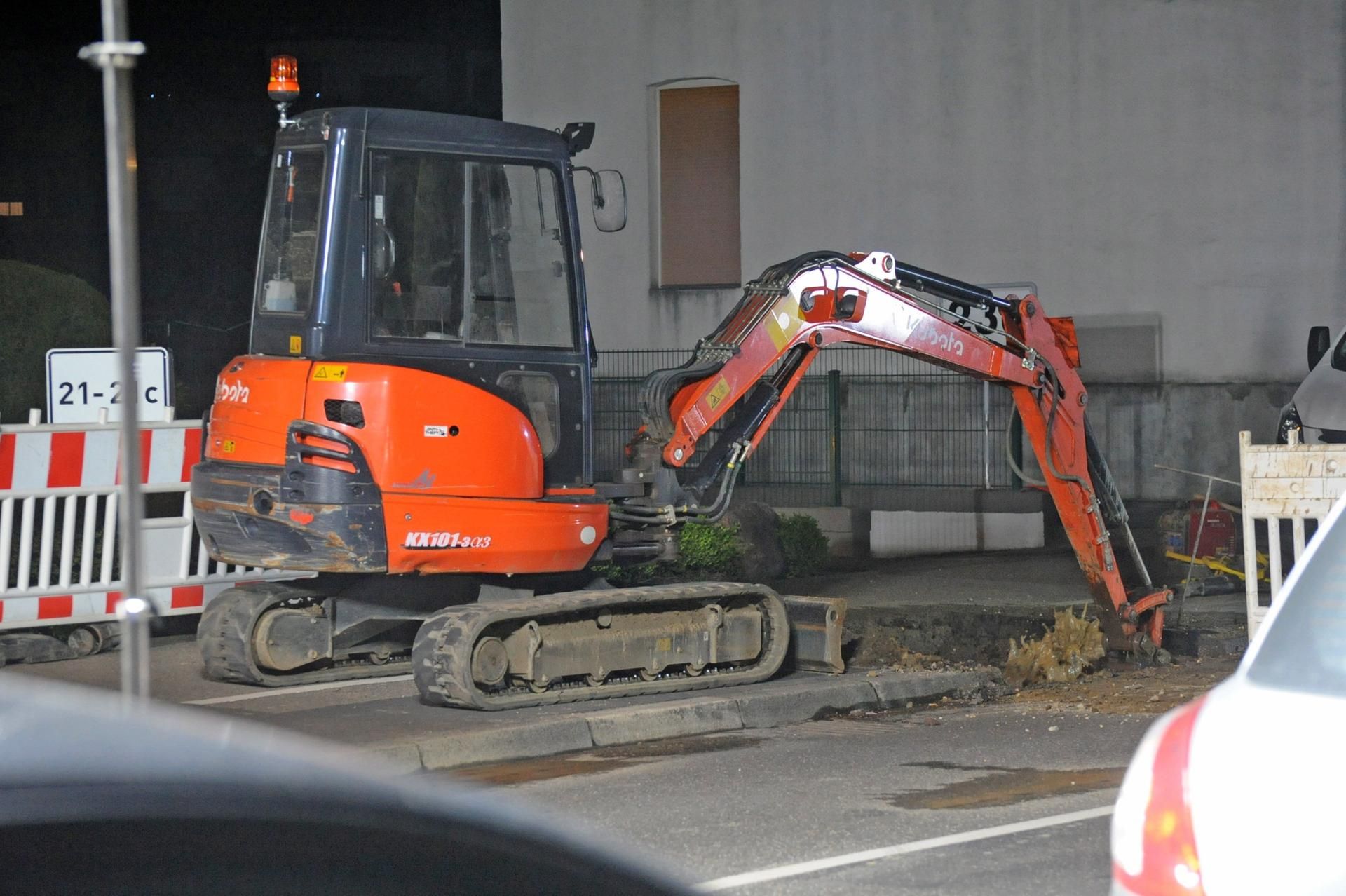 Bagger beschädigt Gasleitung EVL Symbolbild