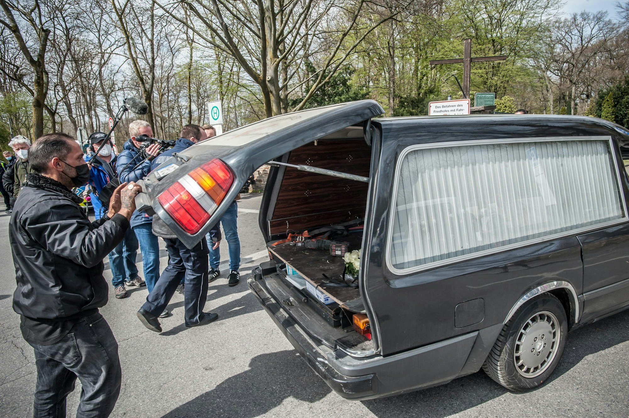 beerdigung_adam_goman_LE-leverkusen09042021ALF_0032