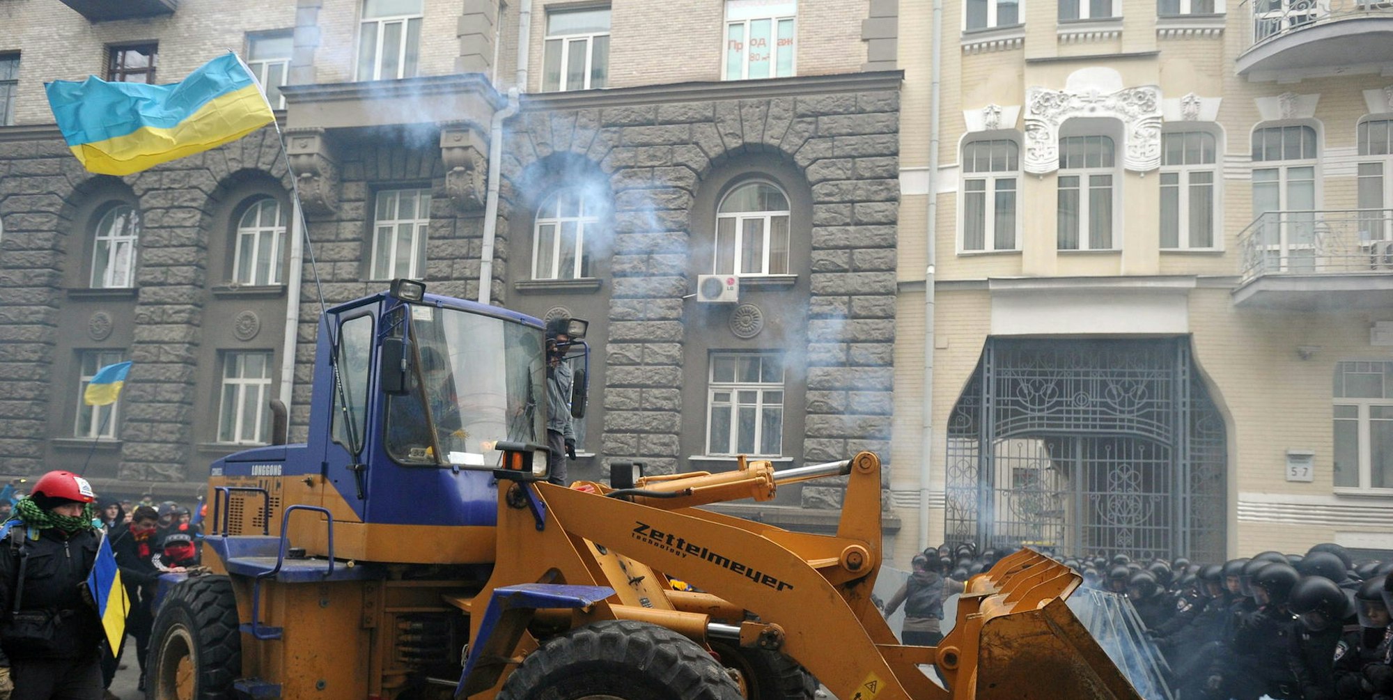 Ukraine Traktor SYMBOL DPA 110521