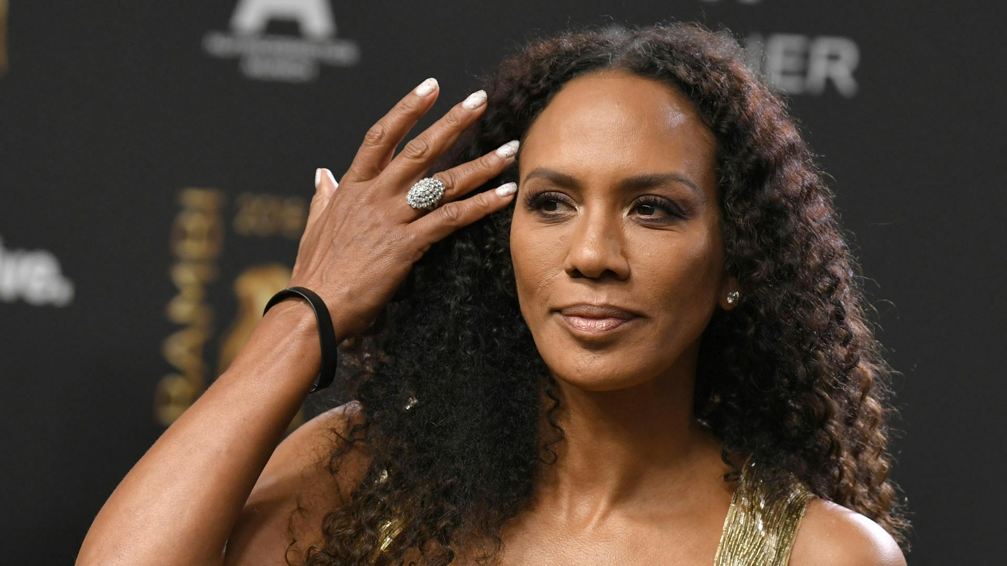 Barbara Becker posiert für Fotografen.