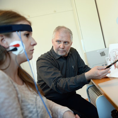 Biofeedback_Niepod mit Patientin_Symbol