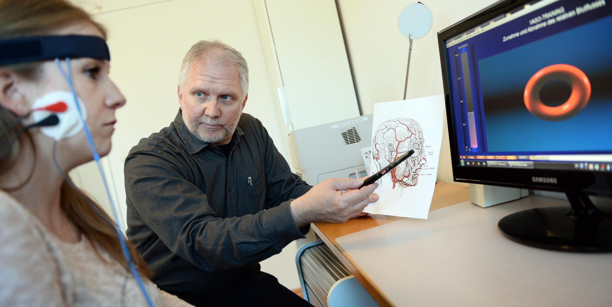 Biofeedback_Niepod mit Patientin_Symbol