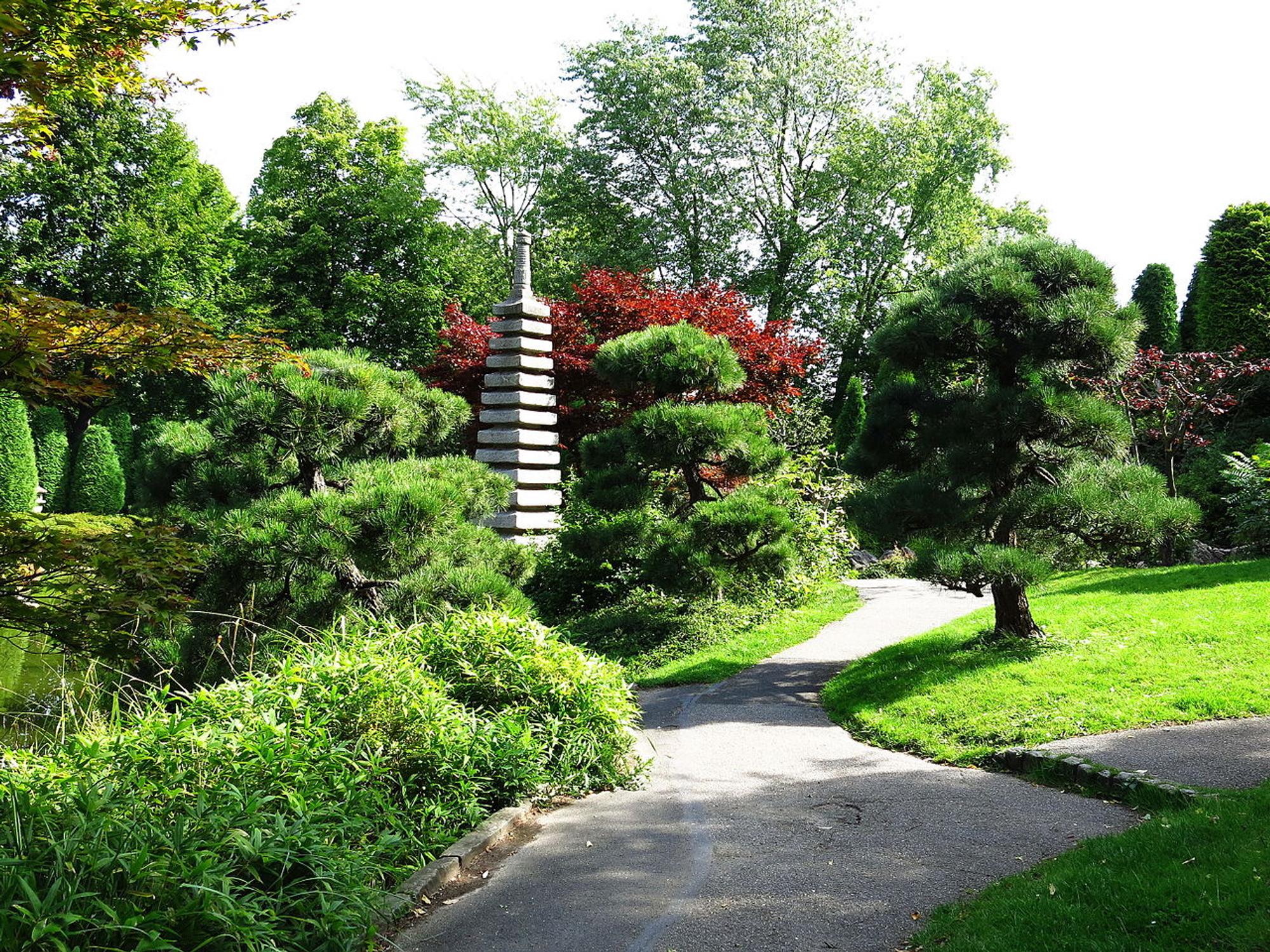 Japanischer-garten-weg-06