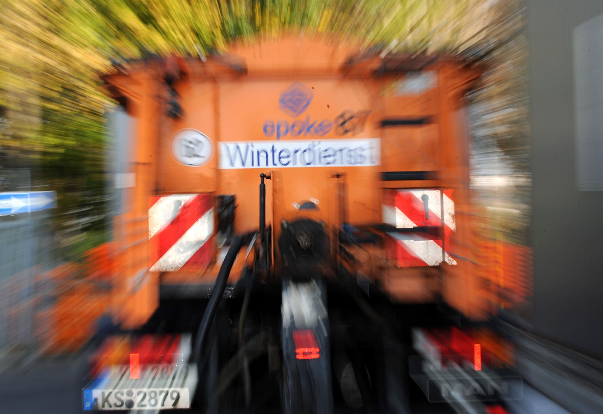 Streufahrzeuge dpa neu