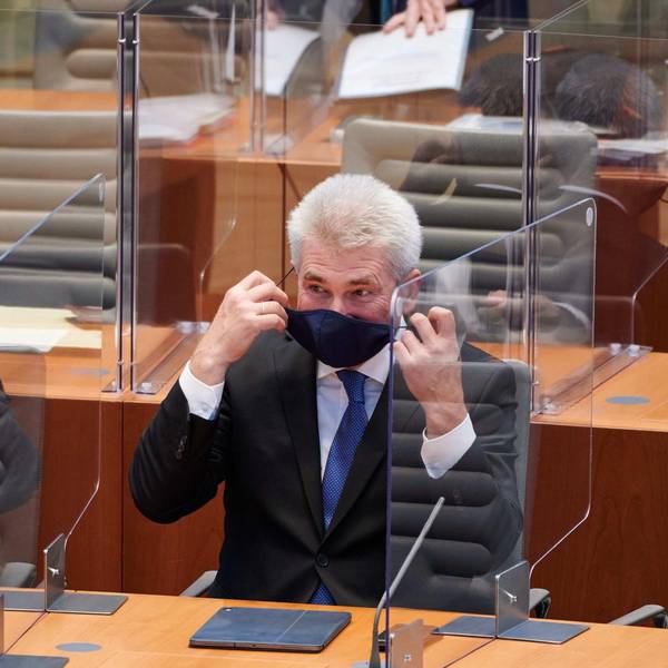 Andreas Pinkwart mit Maske Corona