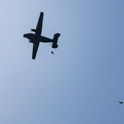 Fallschirm dpa 241022