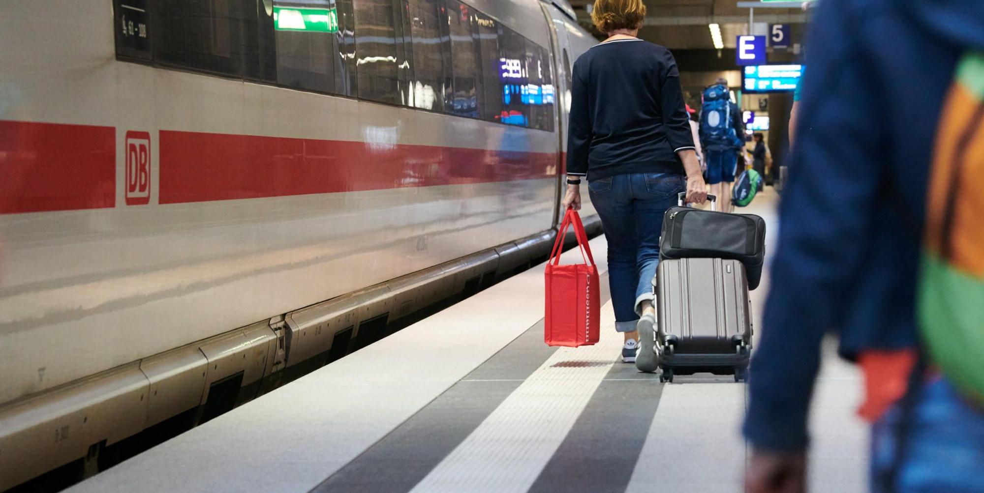 DB Bahnsteig Reisende