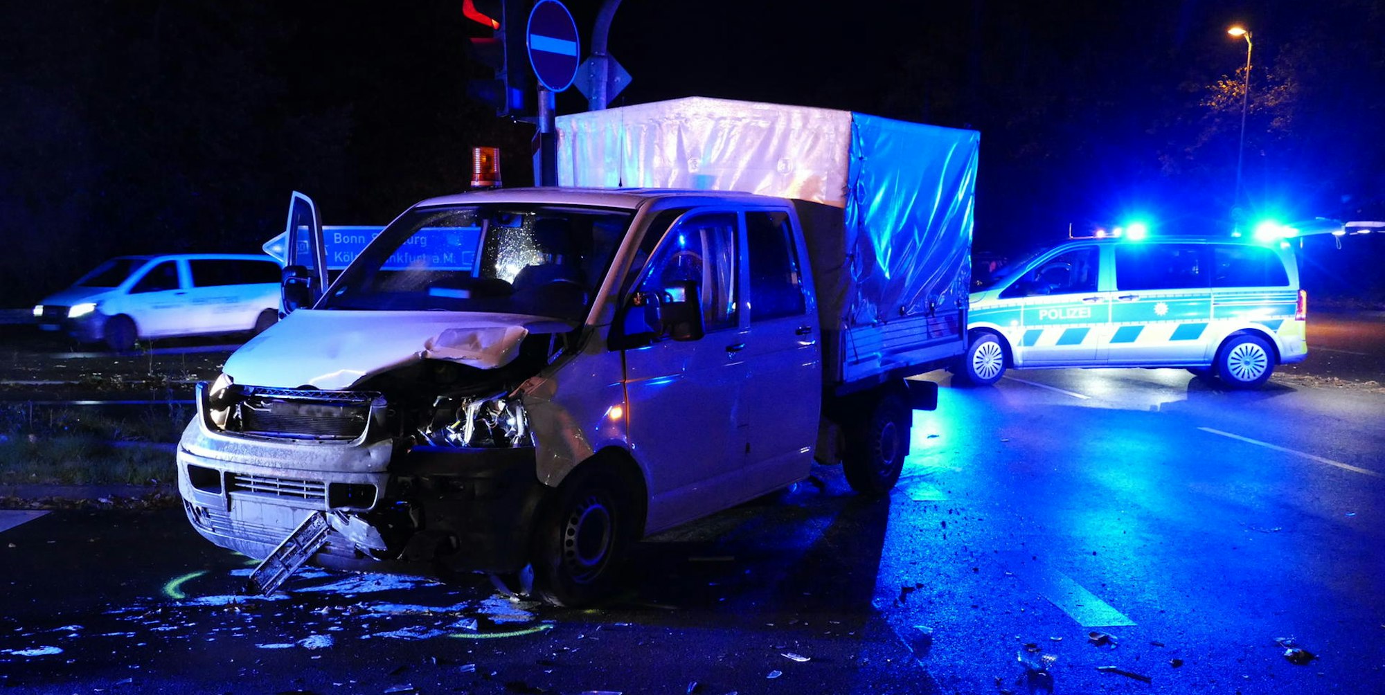 Unfall Hennef Transporter 261022