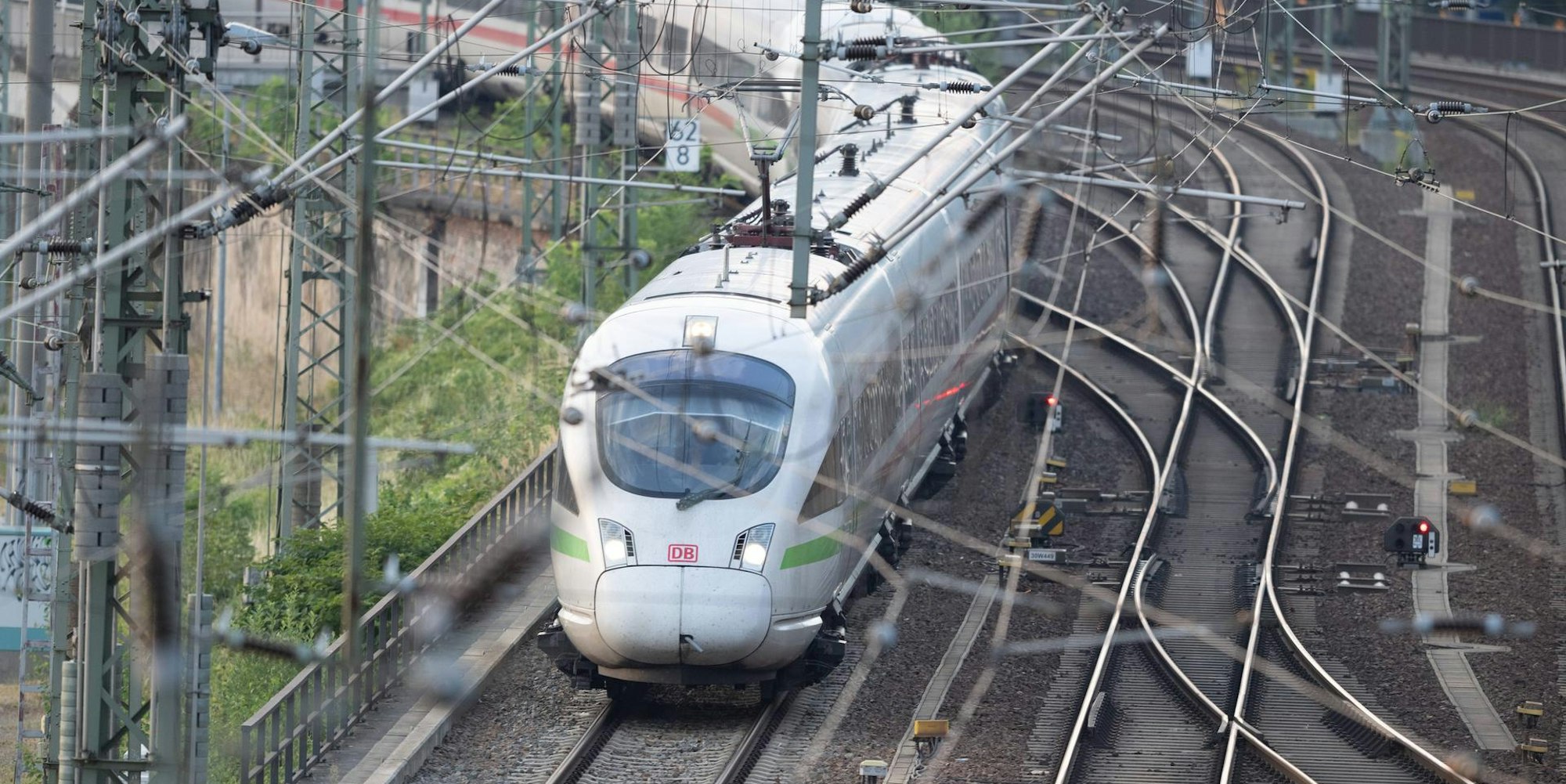 ICE Symbolbild Gleise