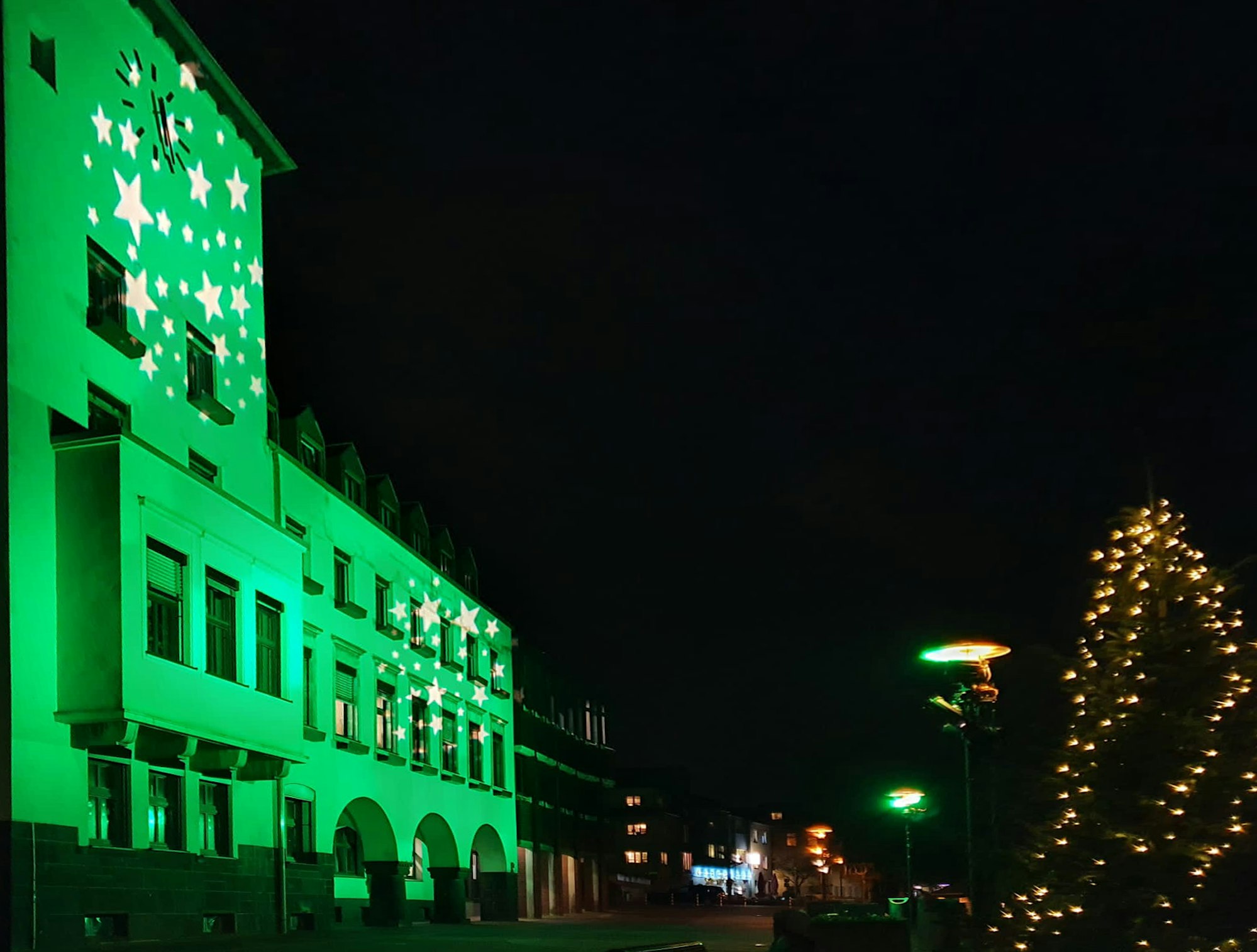 rde_KP_Bezirksrathaus_angestrahlt1