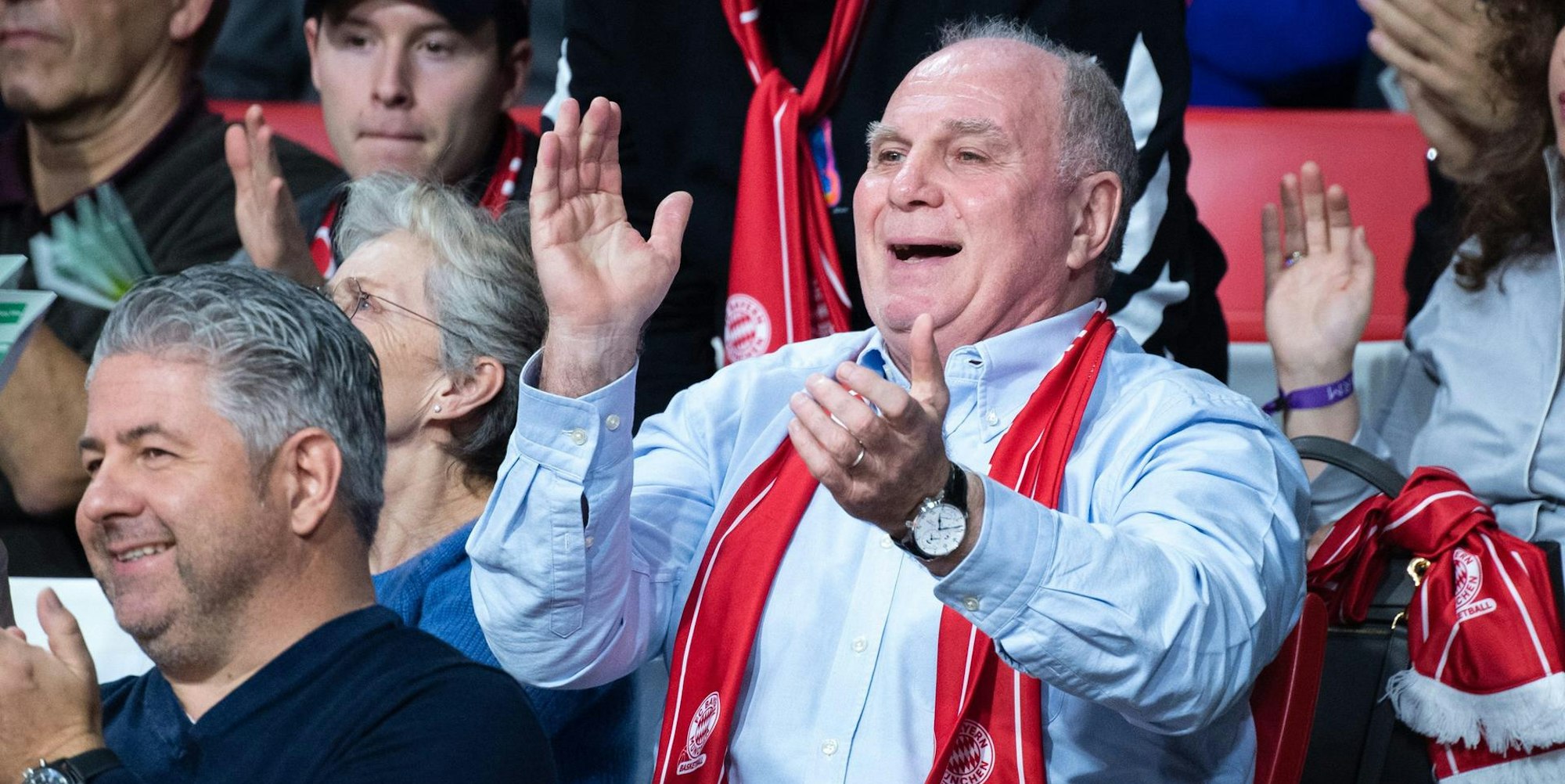 Hoeneß auf der Tribüne