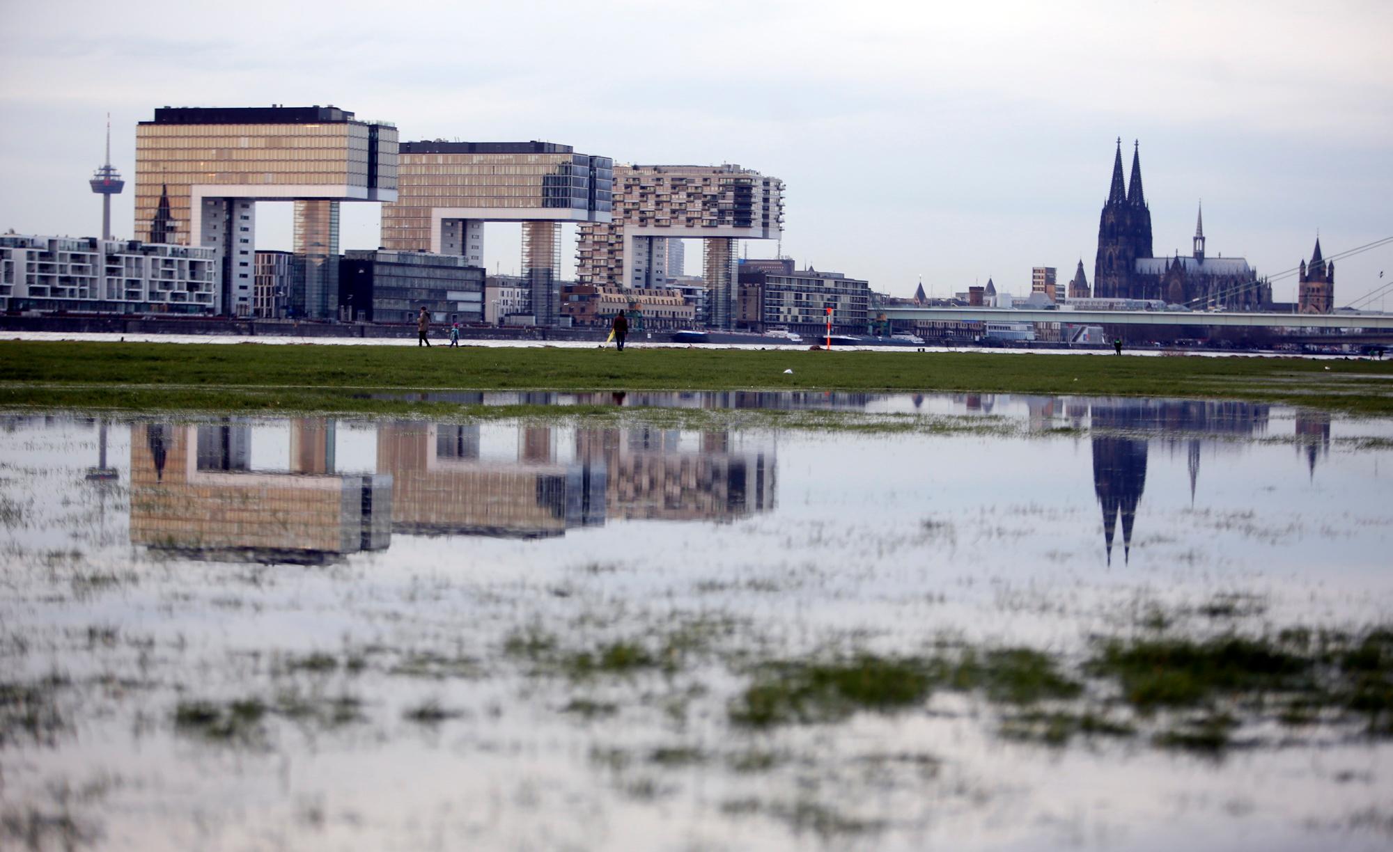 Hochwasser Köln Kranhäuser