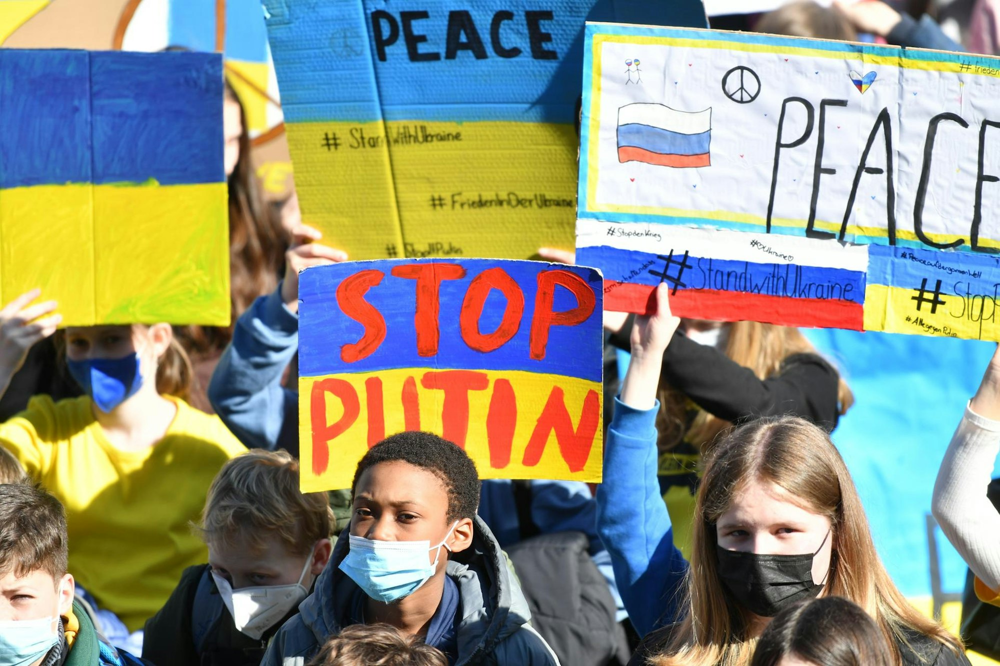 20220309_OWN_FRIEDENSDEMONSTRATION St.ANGELA_GYMNASIUM_WIPPERFÜRTH_OWL_4992-