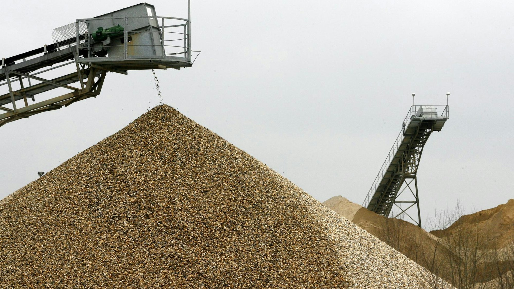 Entlang des Rhein gibt es große Kiesvorkommen.