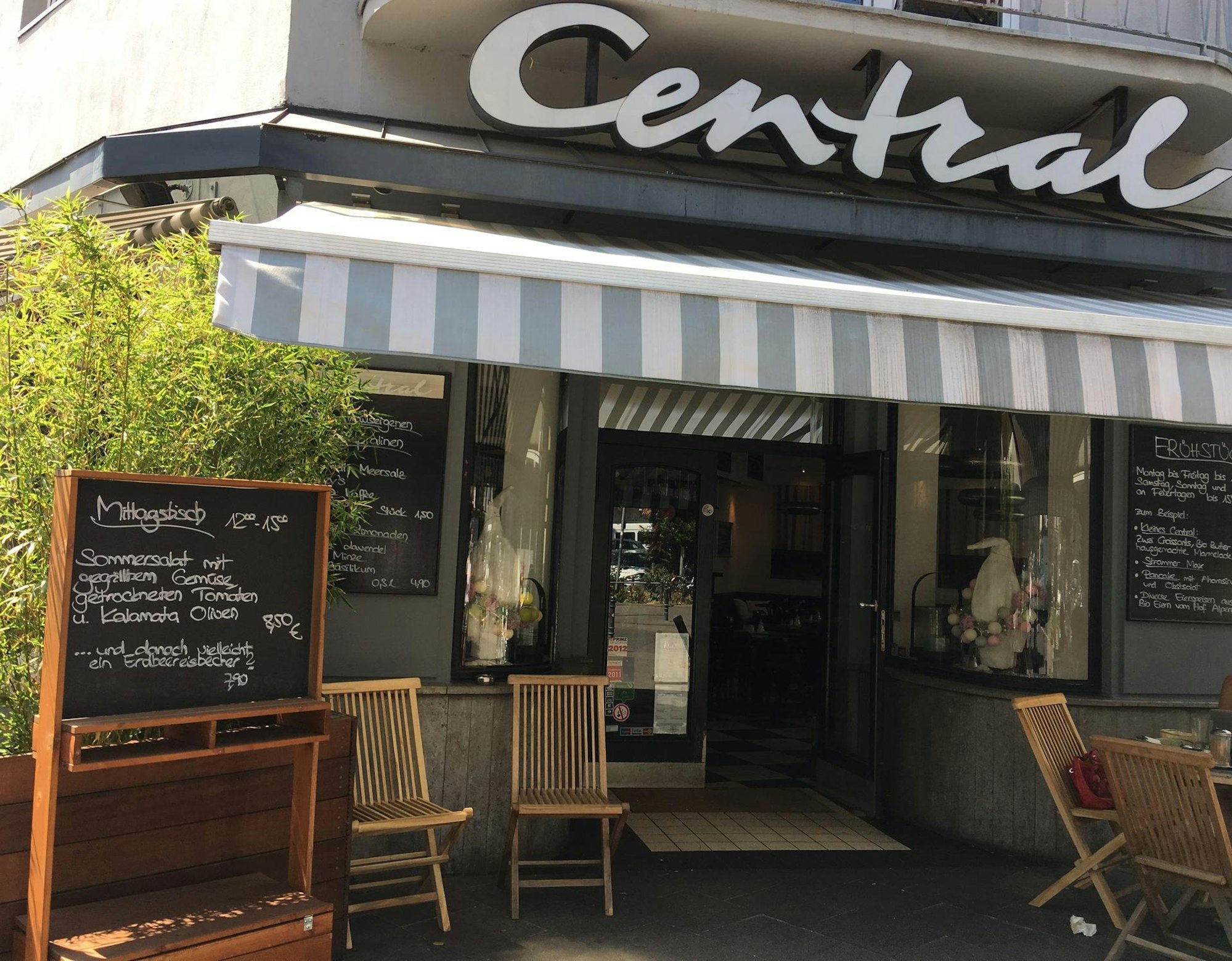 cafe central außen schild