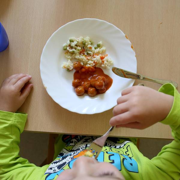 Kind im Kindergarten Essen