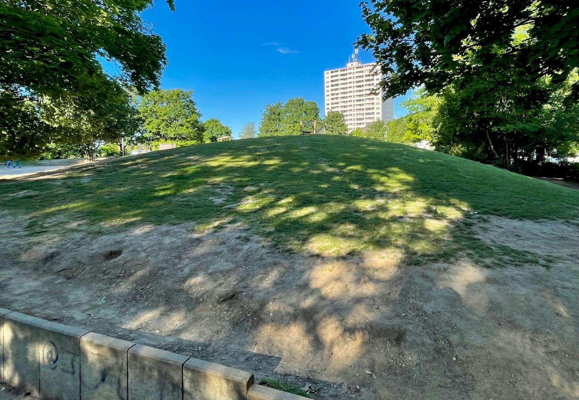 Spielhügel Donatusgrundschule