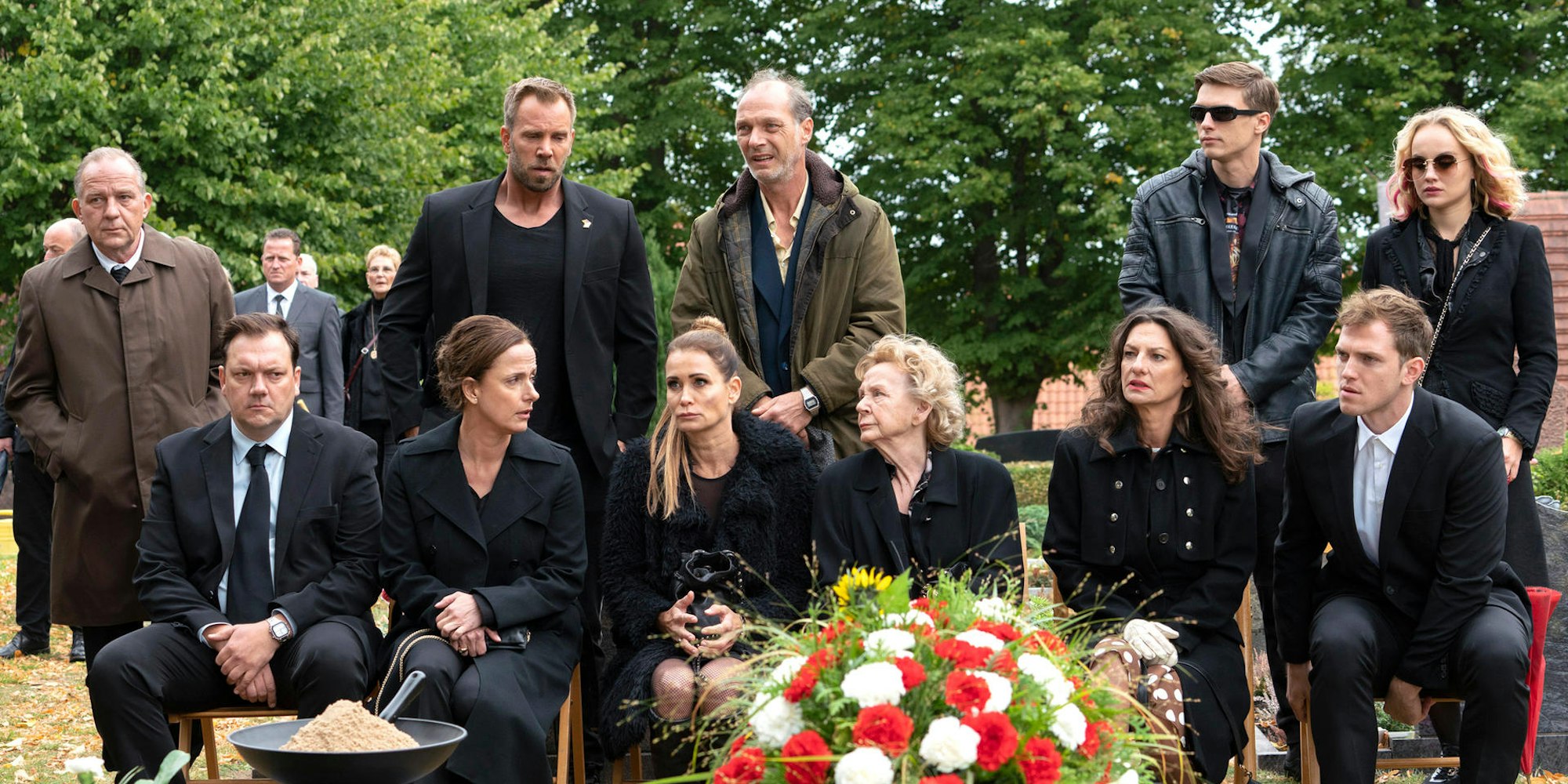 1_F1_D_Begraebnis_Mario_Ungleiche_Brueder