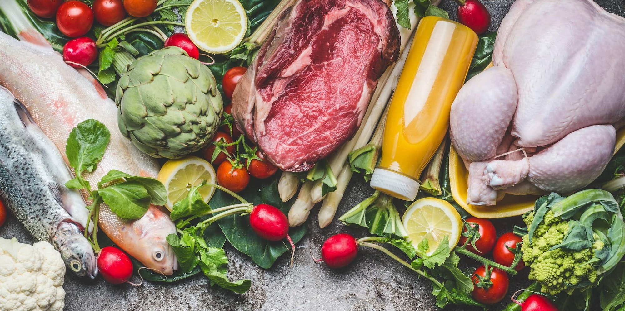 Gemüse, Obst, Fisch auf einem Tisch