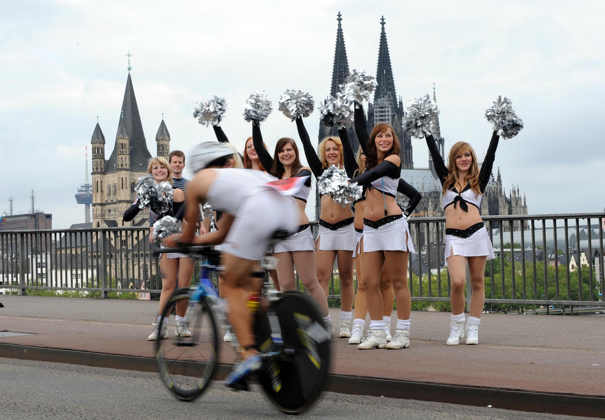 cheerleader köln symbol dpa
