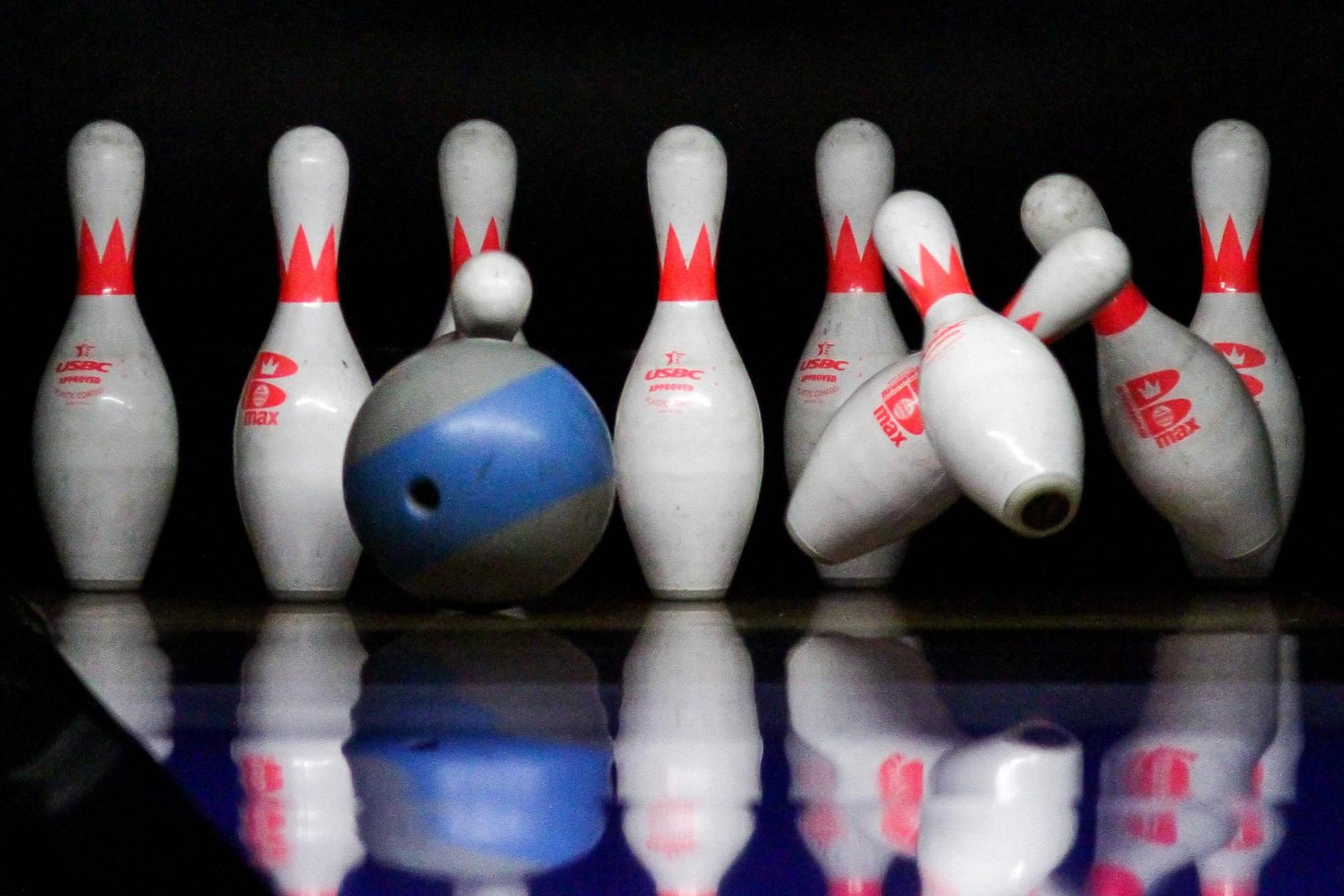 imago Bowling Symbolbild