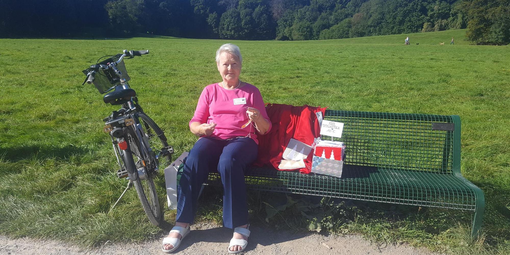Strickende Frau