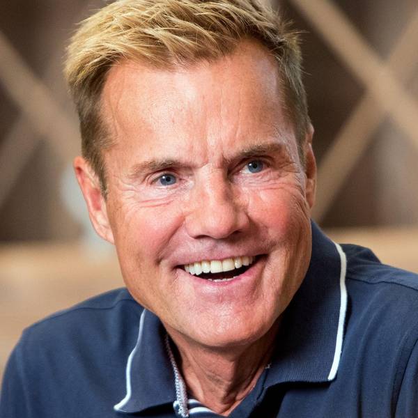 Dieter Bohlen lacht in die Kamera.