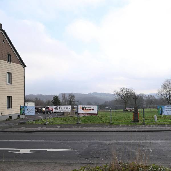 Das Foto zeigt die mögliche Zufahrt zum geplanten Einzelhandelszentrum in Herkenrath.