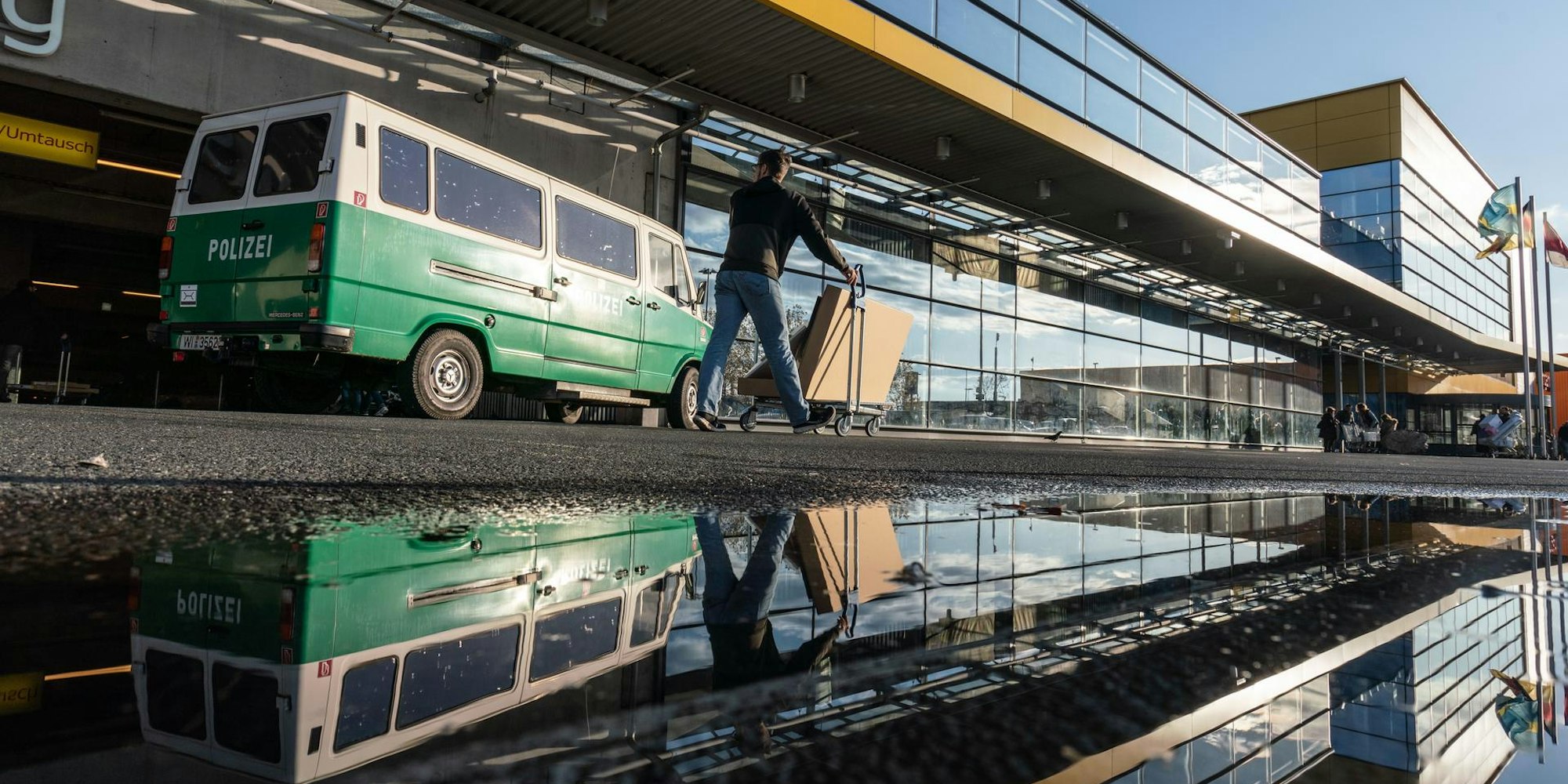 Ikea Überfall Frankfurt DPA 131119