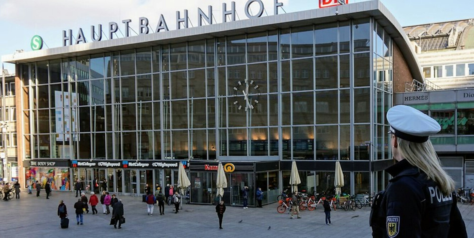 polizistinkoelnhbf