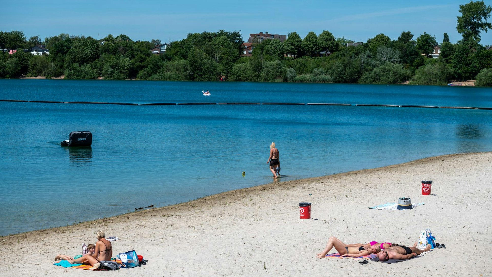 Der Badebereich des Sundown Beach am Escher See
