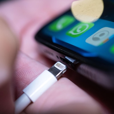 Iphone Ladekabel Symbolbild