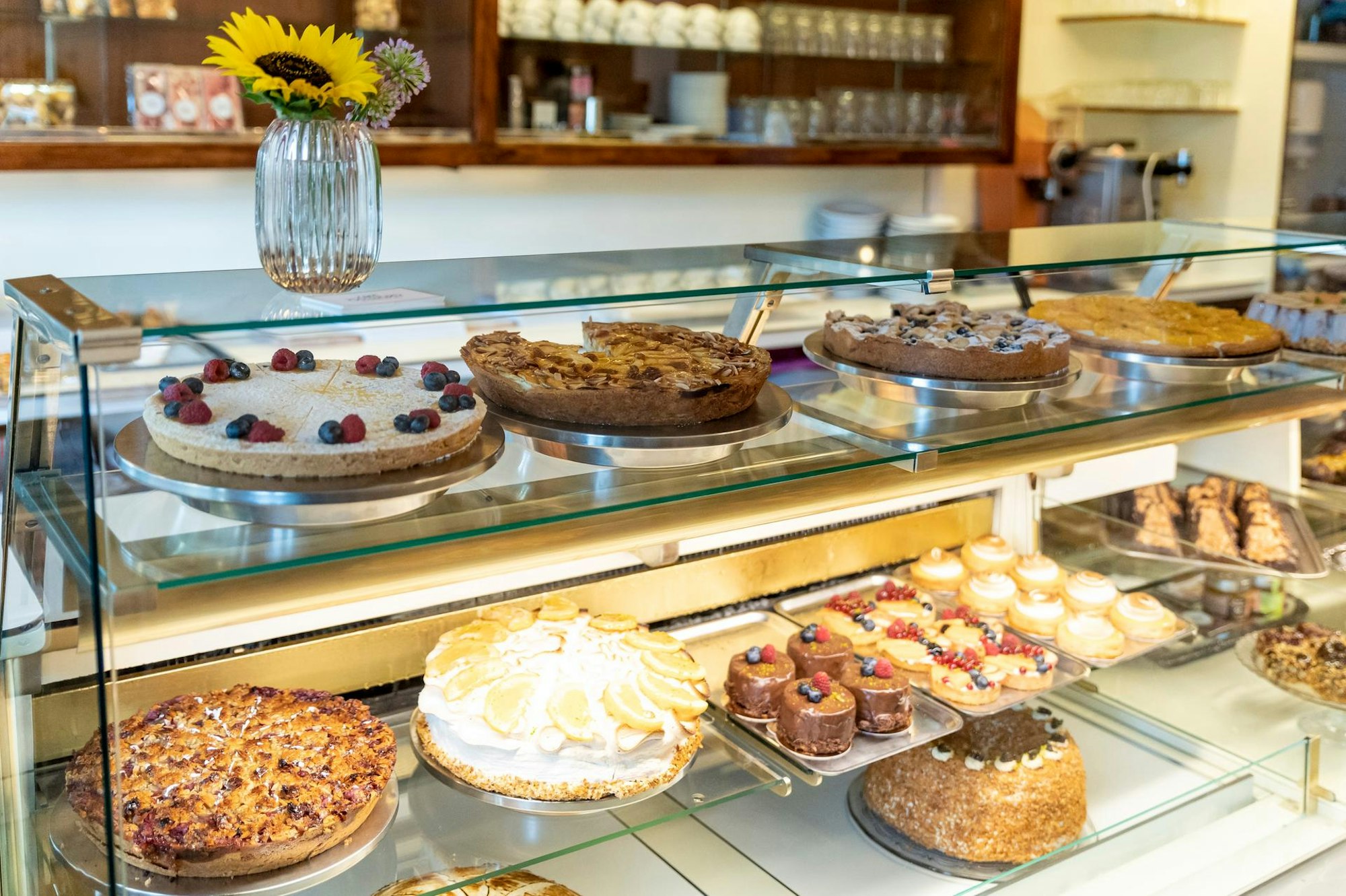 Cafe Osterspey Theke_ Roll