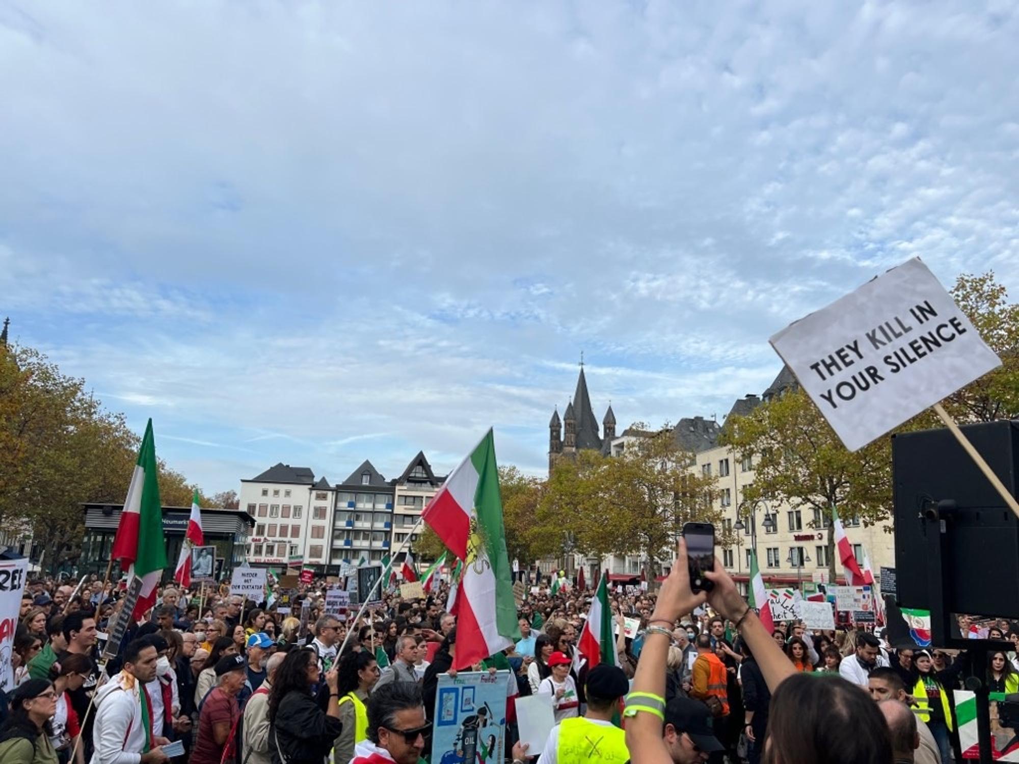 Köln Heumarkt Demo Iran eva 291022