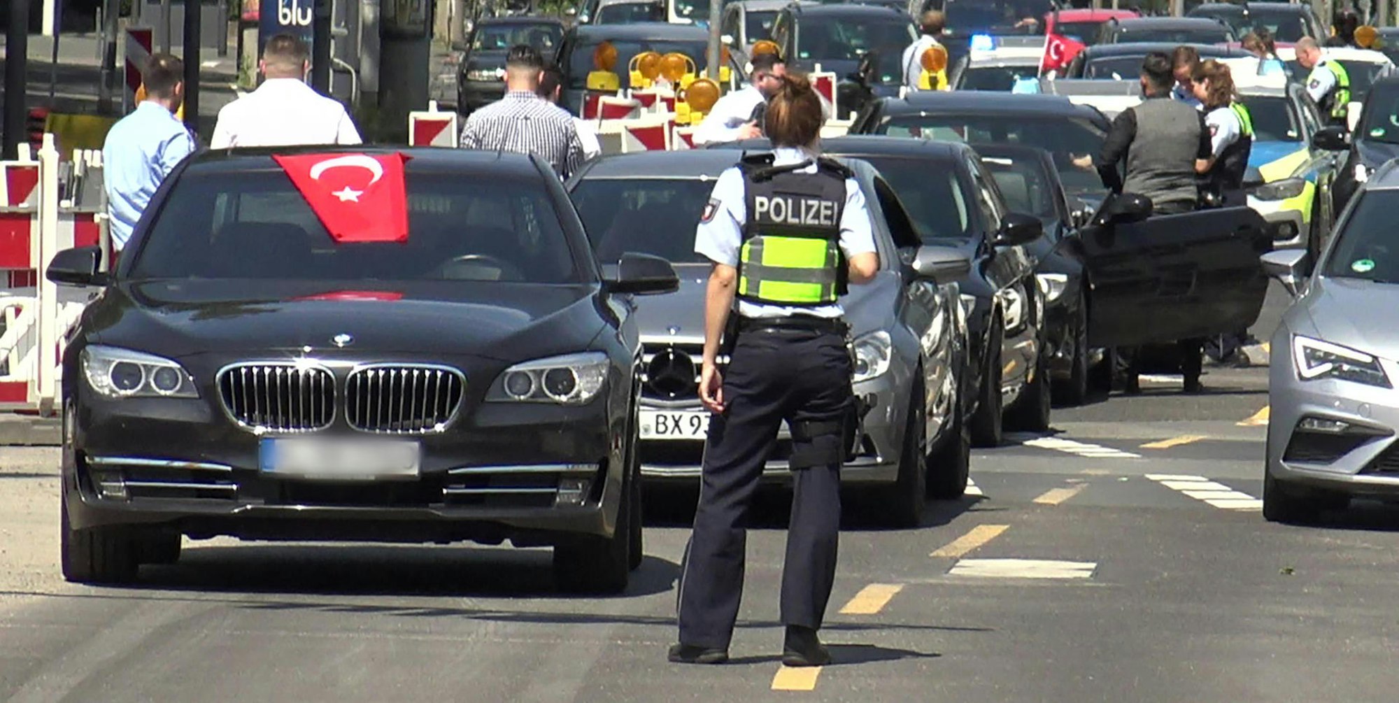 Hochzeitskonvoi Zoobrücke dpa