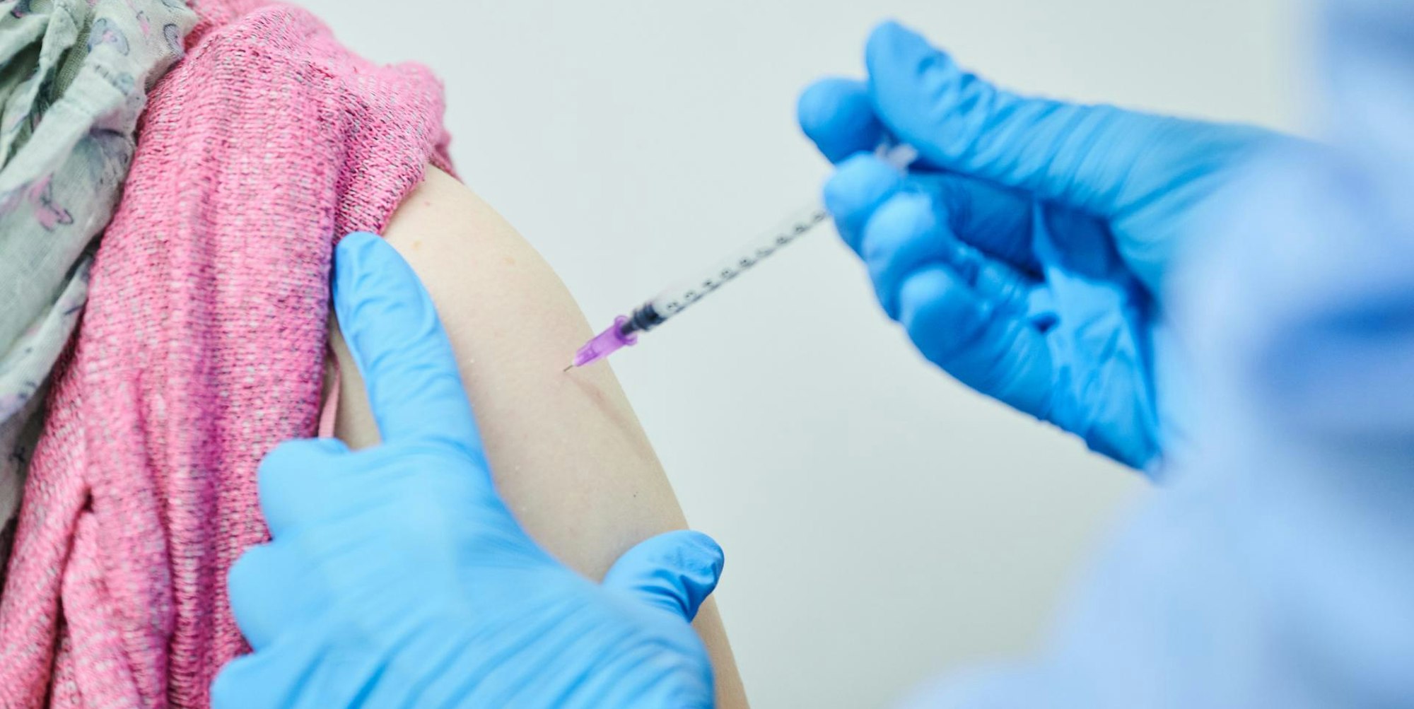 Corona-Impfung dpa 281022