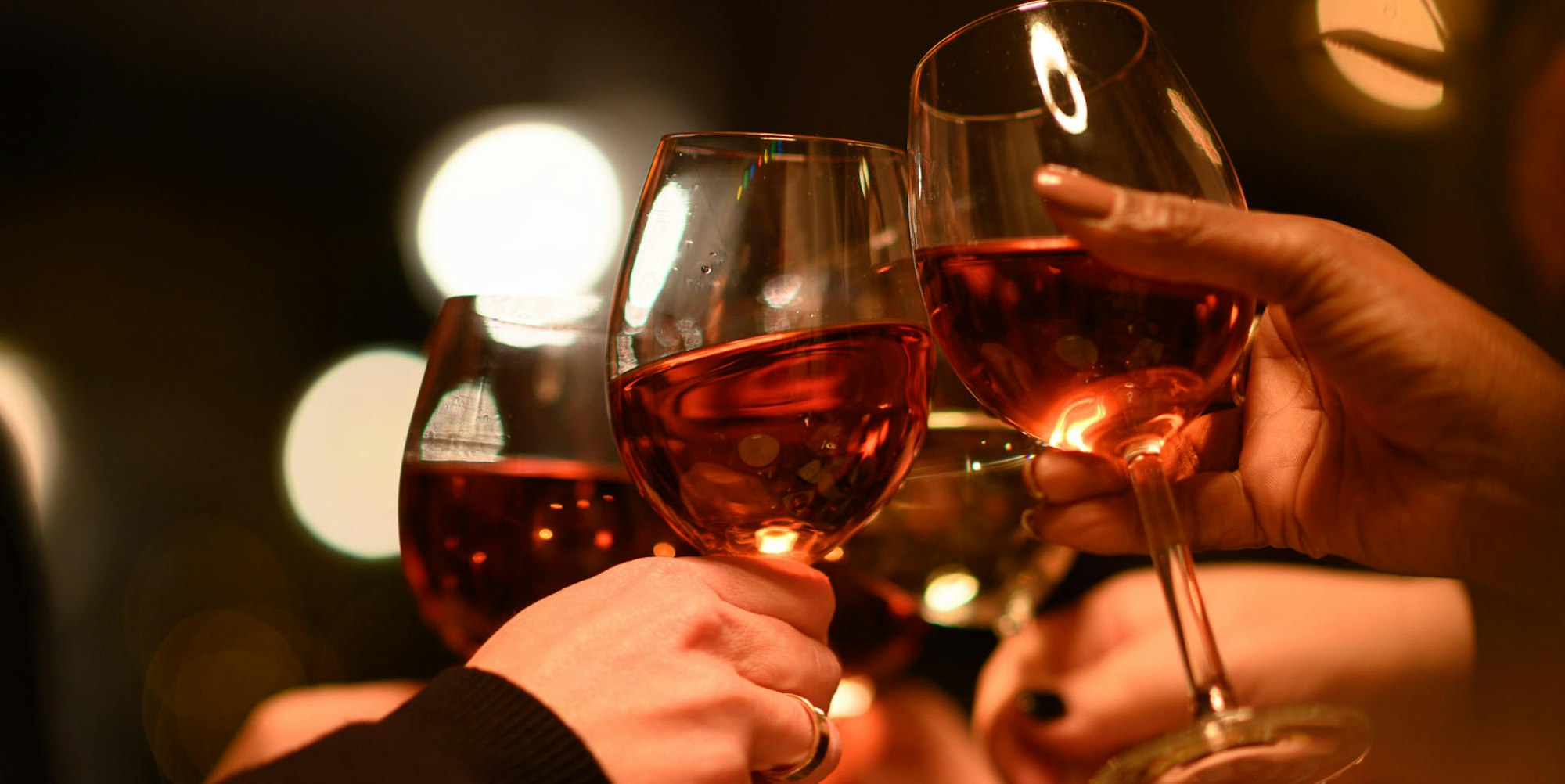 Symbolbild Bier und Wein ab 18