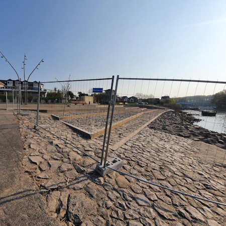 Gesperrtes_Rheinufer3