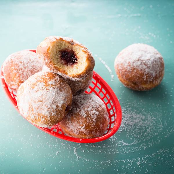 Frische Krapfen sind an Karneval unverzichtbar!