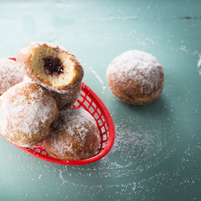 Frische Krapfen sind an Karneval unverzichtbar!