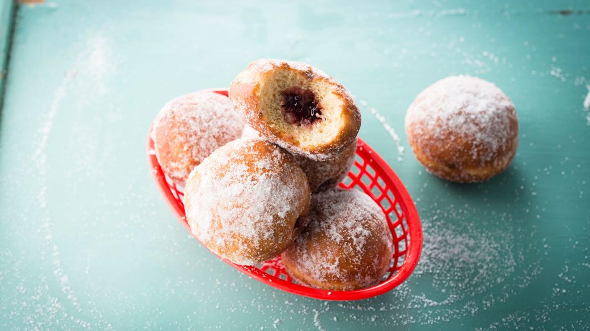 Frische Krapfen sind an Karneval unverzichtbar!