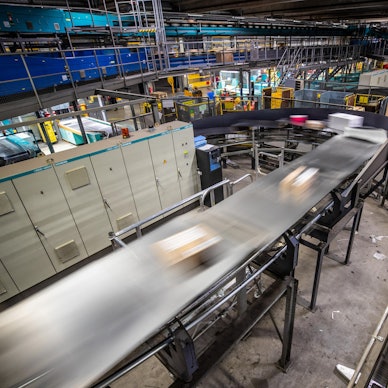 DHL-Zentrum Symbol 141221