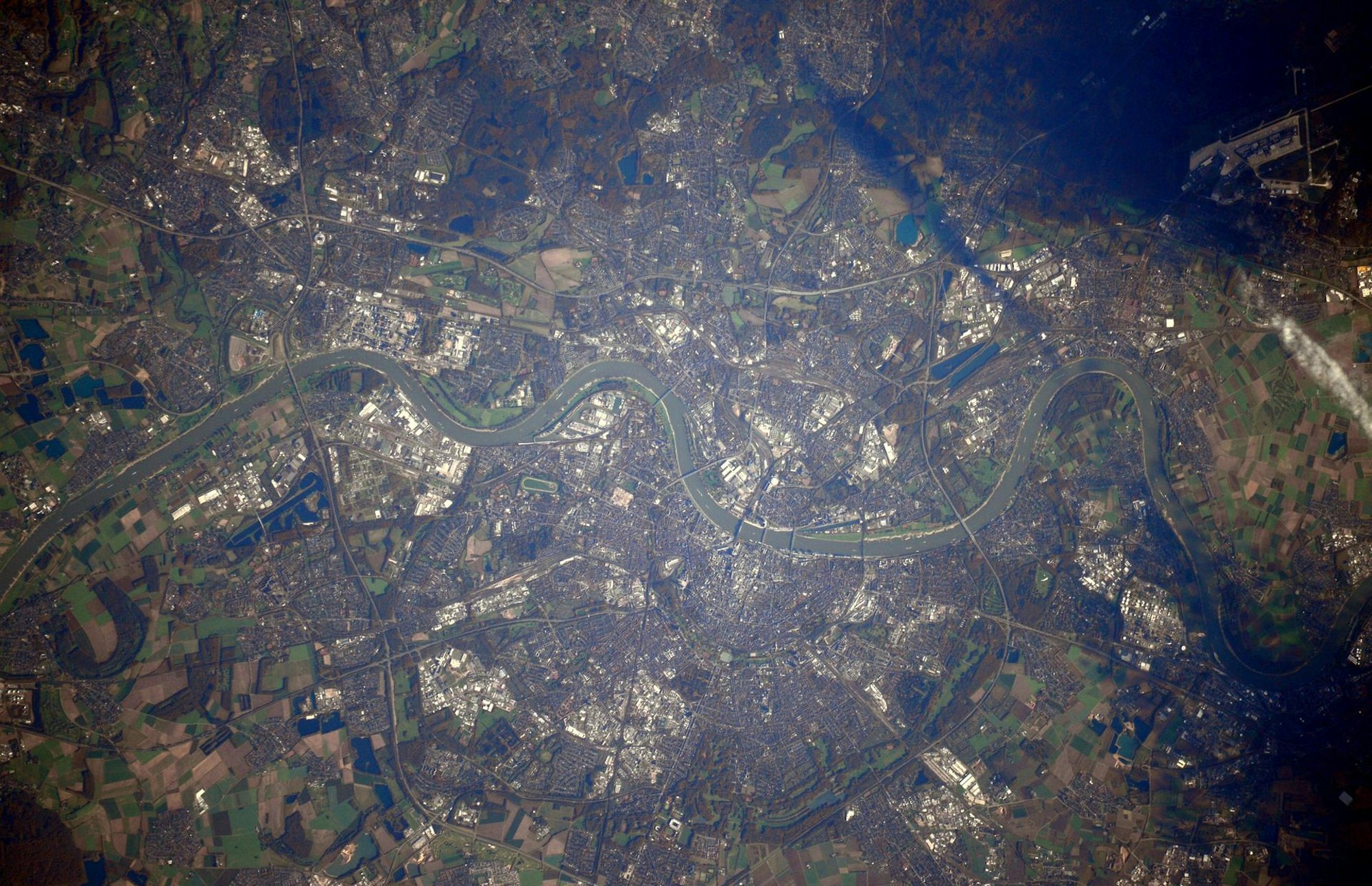 Cologne_from_space