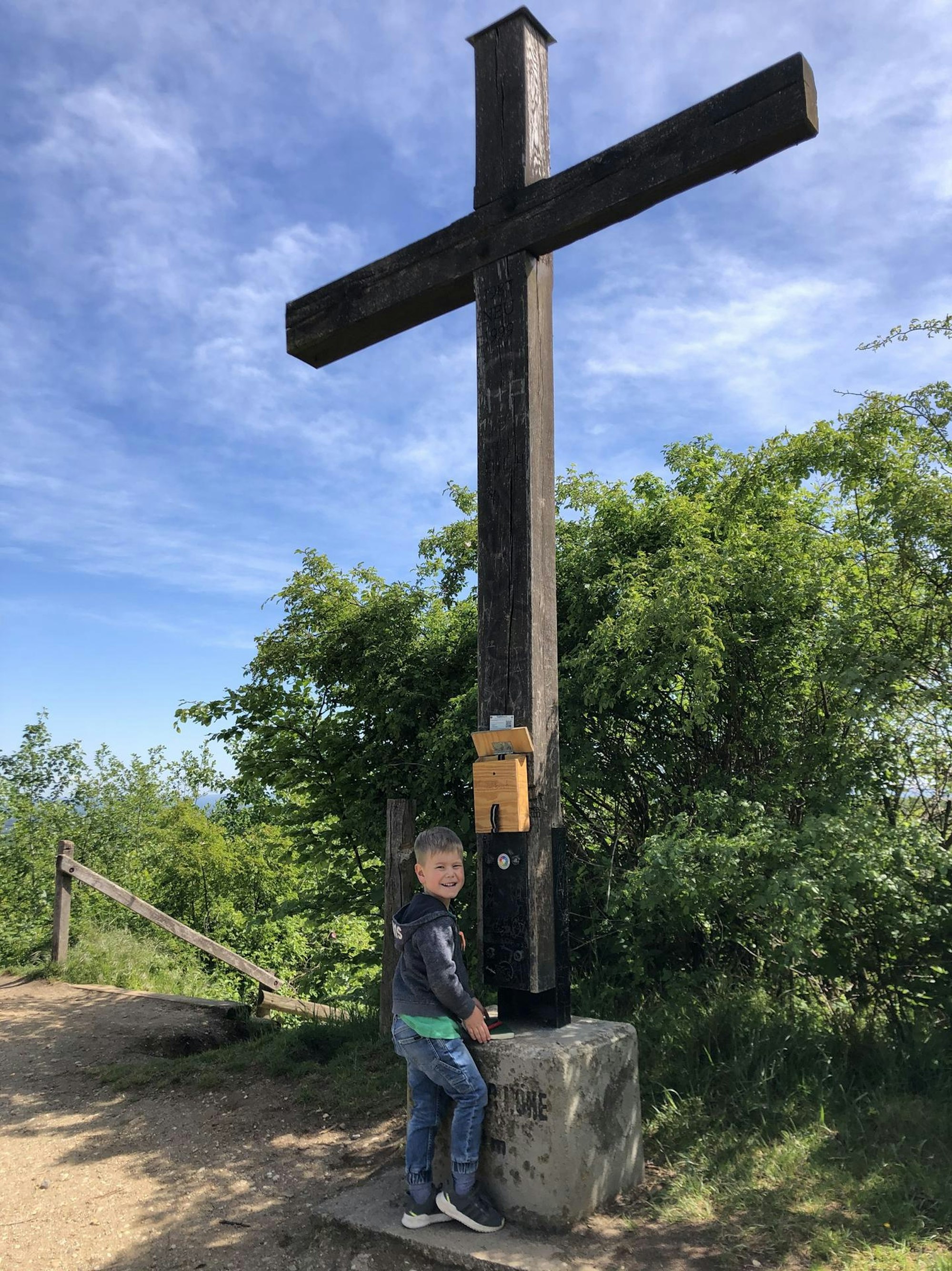 Johann 2 am Gipfelkreuz Glessener Höhe_neu