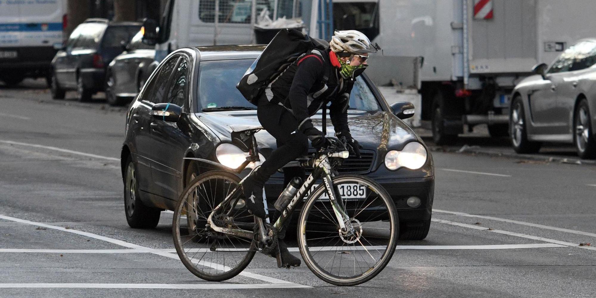 Radfahrer in Köln dpa