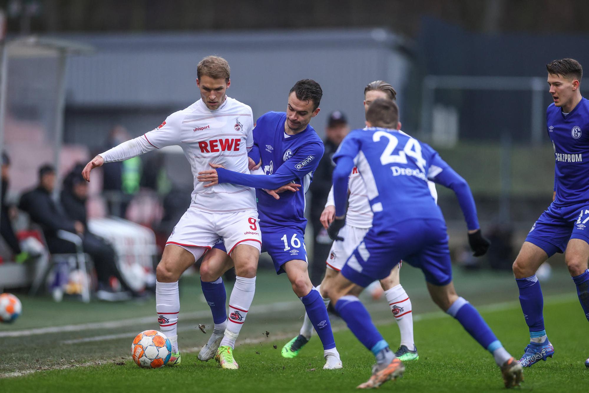 Andersson behauptet den Ball
