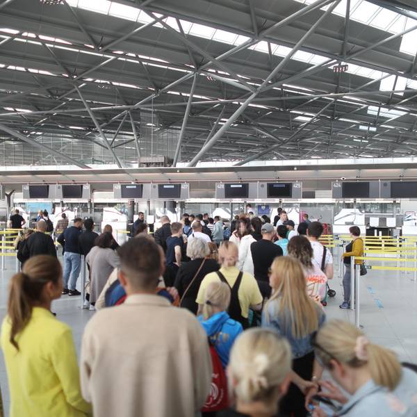 Flughafen Köln Schlange Archiv KRA