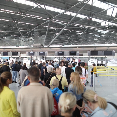 Flughafen Köln Schlange Archiv KRA